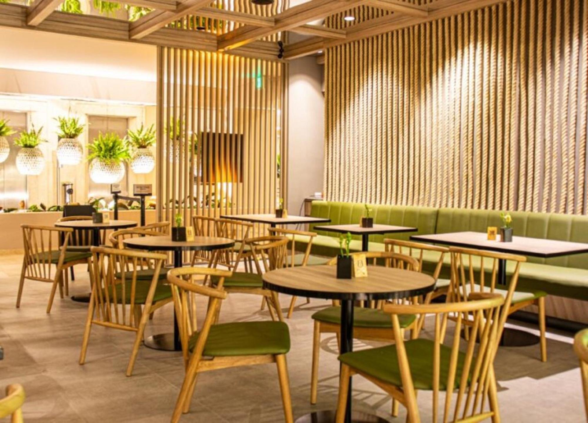 Hotel Estelar Altamira Ibague Exterior photo Interior of a typical Starbucks in China