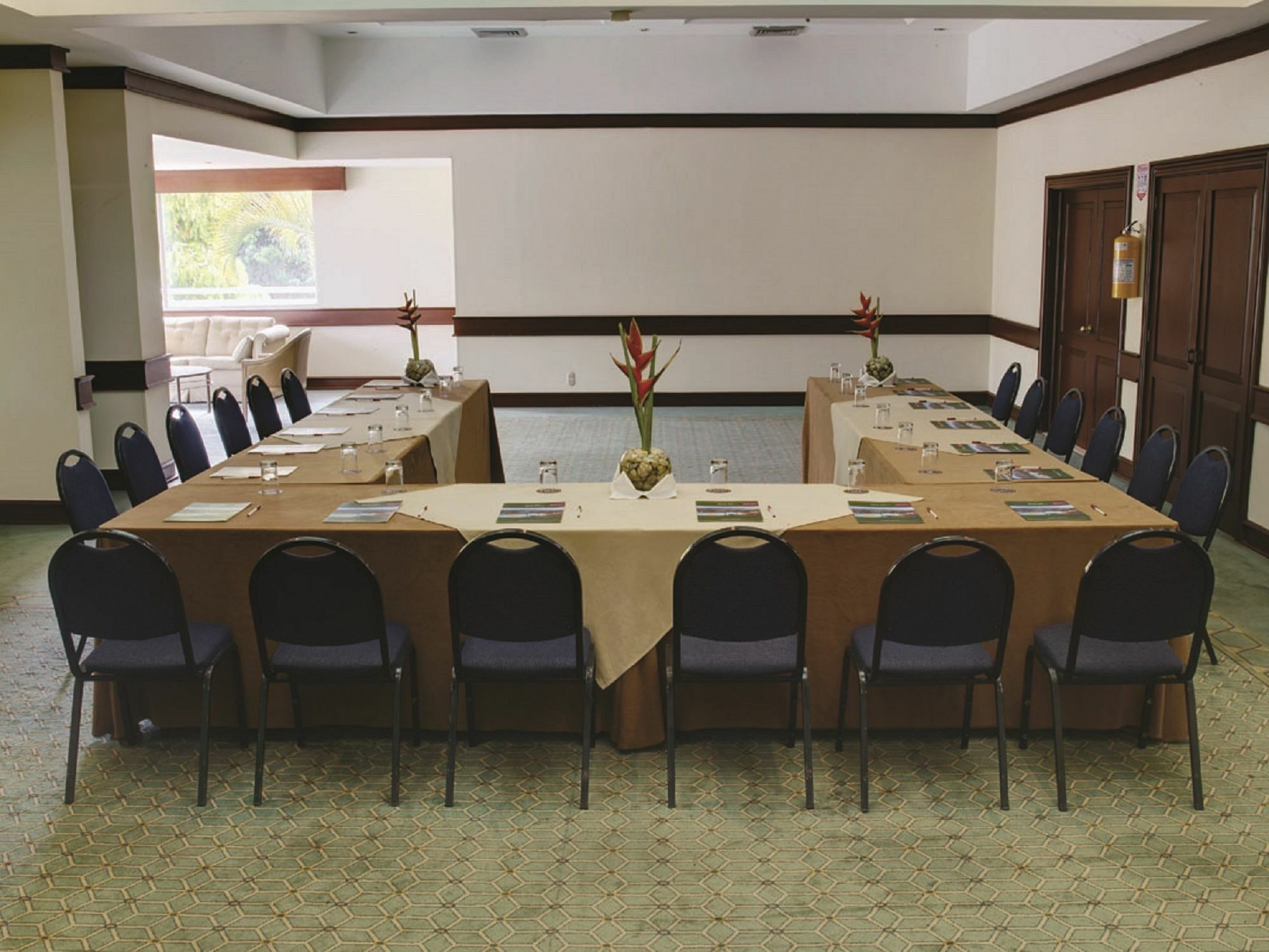 Hotel Estelar Altamira Ibague Exterior photo U-shaped table